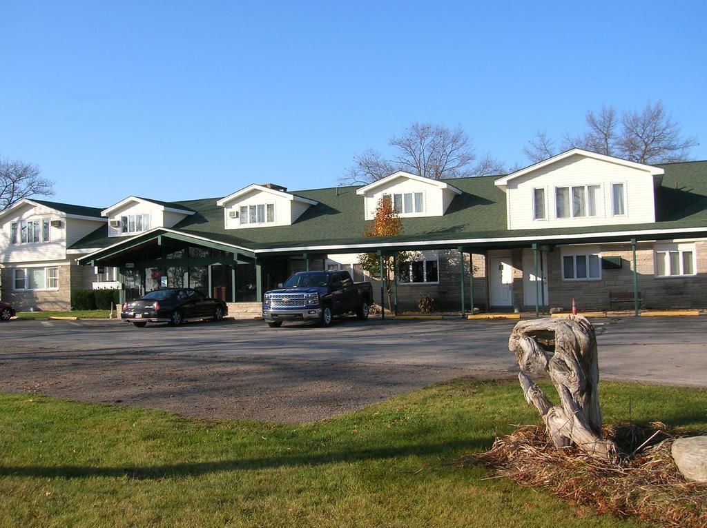 Camp Inn Lodge Oscoda Kültér fotó