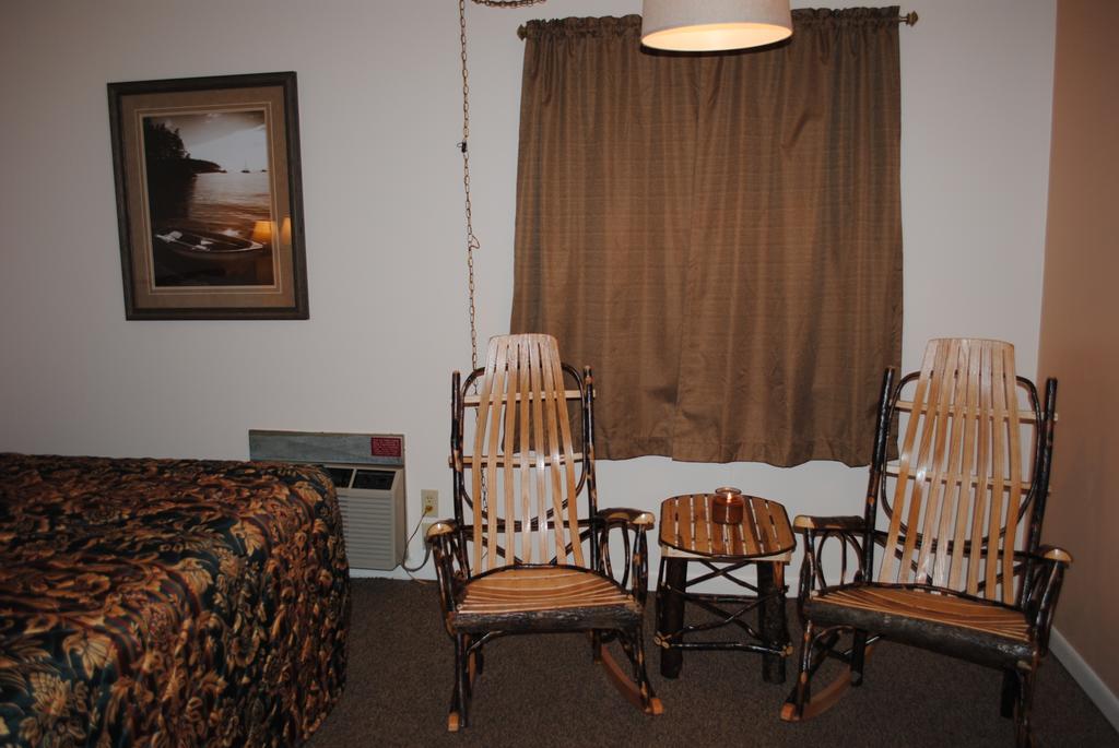 Camp Inn Lodge Oscoda Szoba fotó
