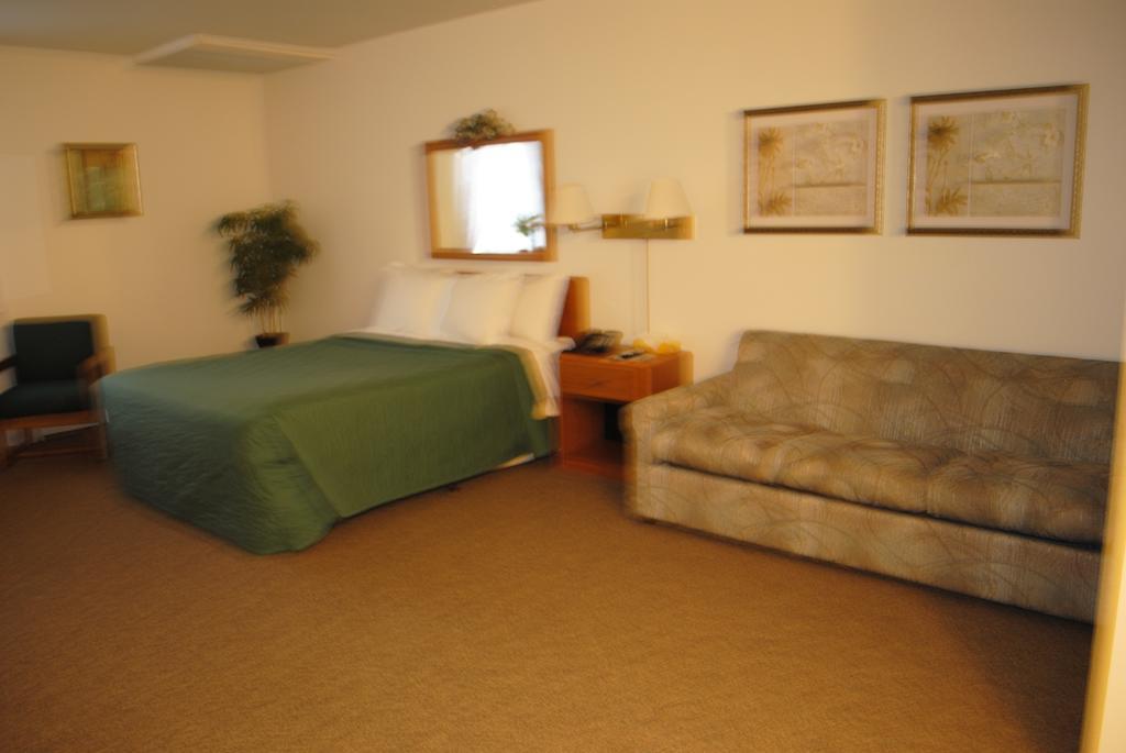 Camp Inn Lodge Oscoda Szoba fotó