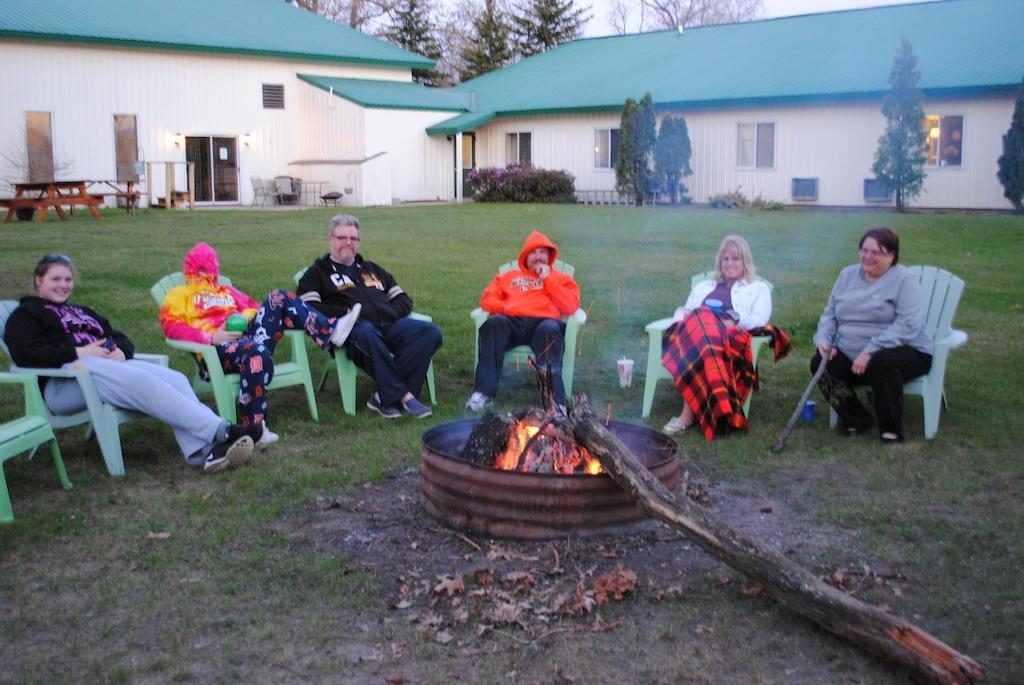 Camp Inn Lodge Oscoda Kültér fotó